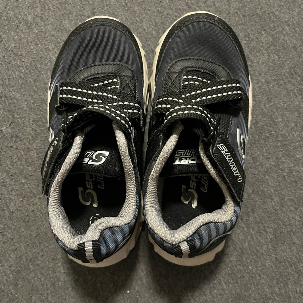 Toddler Boy Light Up Sketcher Shoes. Hardly Worn. Size 9.